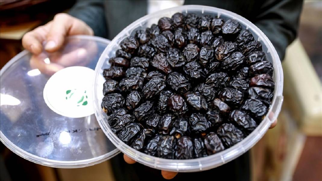 Konya’da hurma tezgâhları kuruldu: İşte Ramazan öncesi fiyatlar... 4